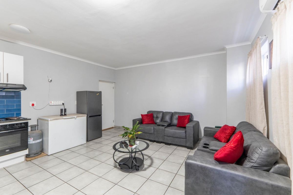 Gordon Square, Paarl Central | 1-Bedroom Apartment | Ground Floor - Photo 4