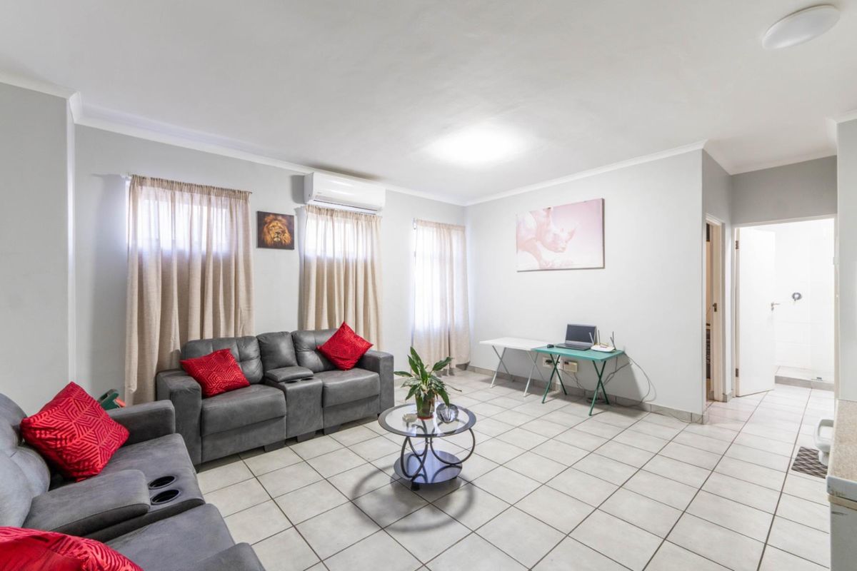 Gordon Square, Paarl Central | 1-Bedroom Apartment | Ground Floor - Photo 2