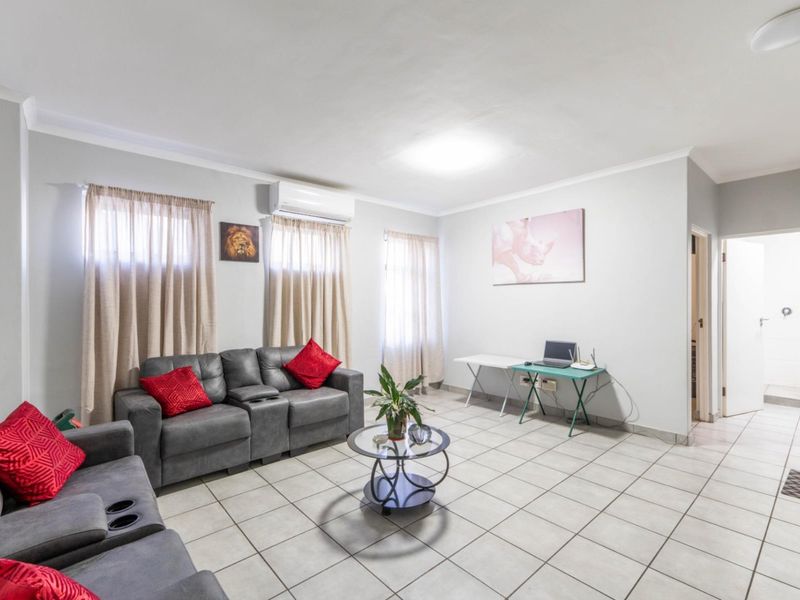 Gordon Square, Paarl Central | 1-Bedroom Apartment | Ground Floor - Photo 2