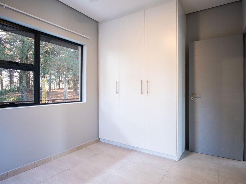 Spacious 2-Bedroom Apartment To Let in Secure Hilton Estate - Photo 10