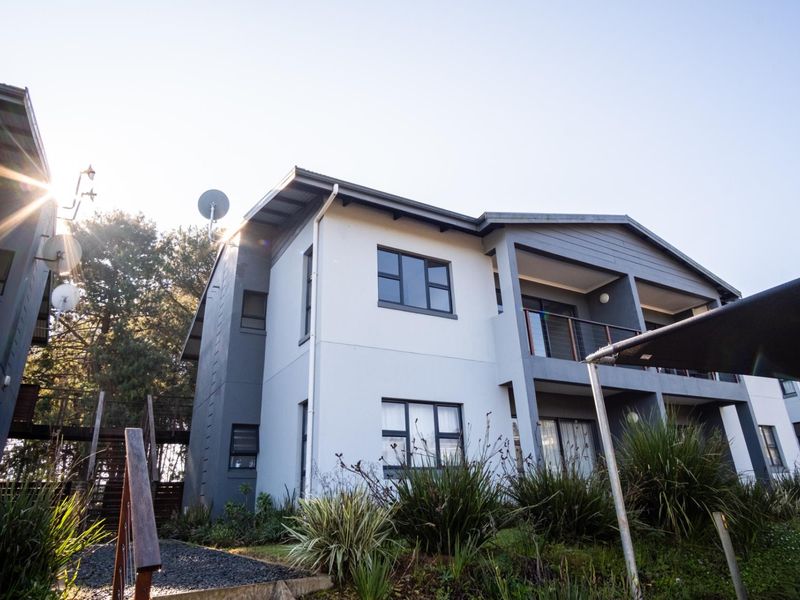 Spacious 2-Bedroom Apartment To Let in Secure Hilton Estate - Photo 2