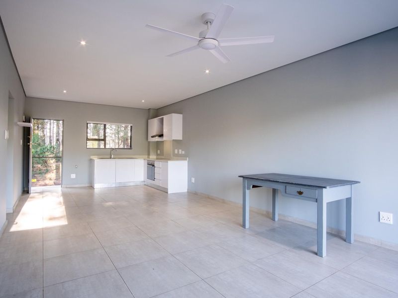 Spacious 2-Bedroom Apartment To Let in Secure Hilton Estate - Photo 6