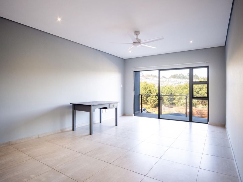 Spacious 2-Bedroom Apartment To Let in Secure Hilton Estate - Photo 5