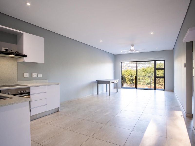 Spacious 2-Bedroom Apartment To Let in Secure Hilton Estate - Photo 4