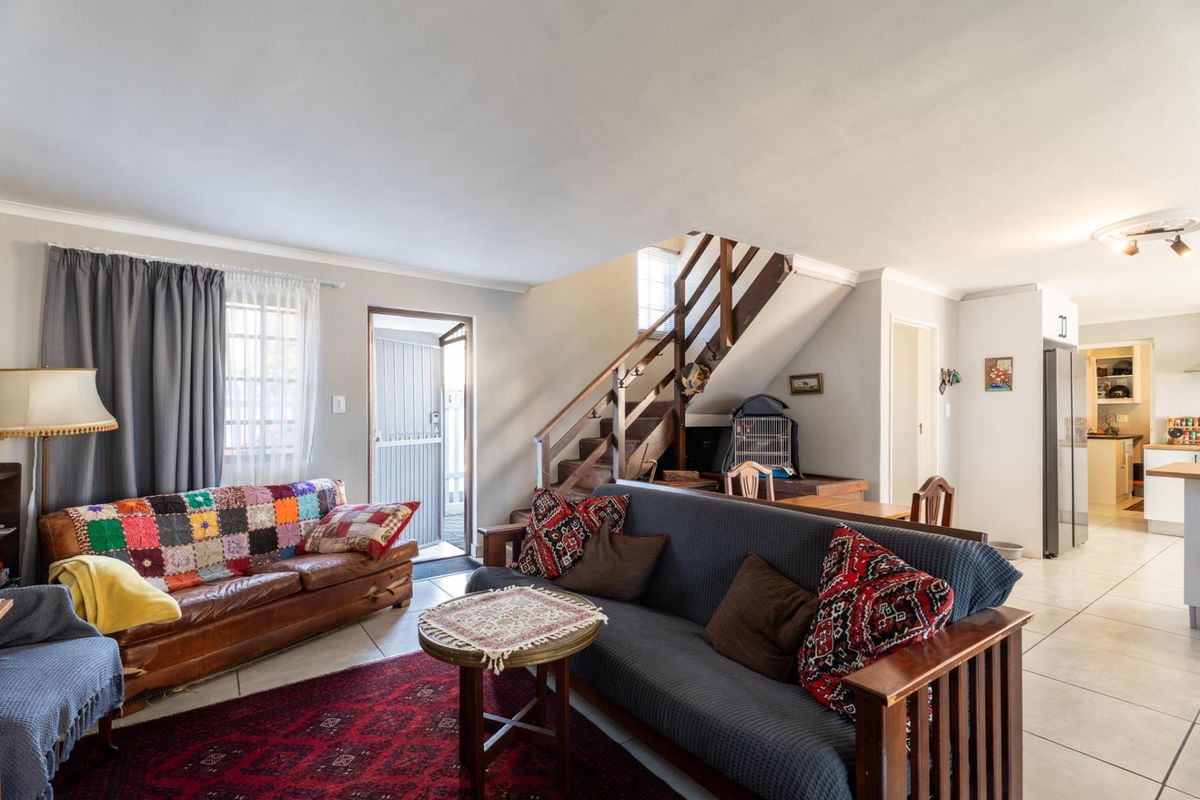 3 bed, 3 Bath open-plan gem, with income potential or ideal for guests - Photo 5