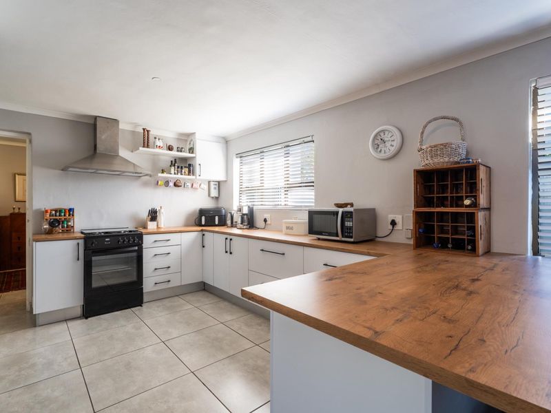 3 bed, 3 Bath open-plan gem, with income potential or ideal for guests - Photo 8