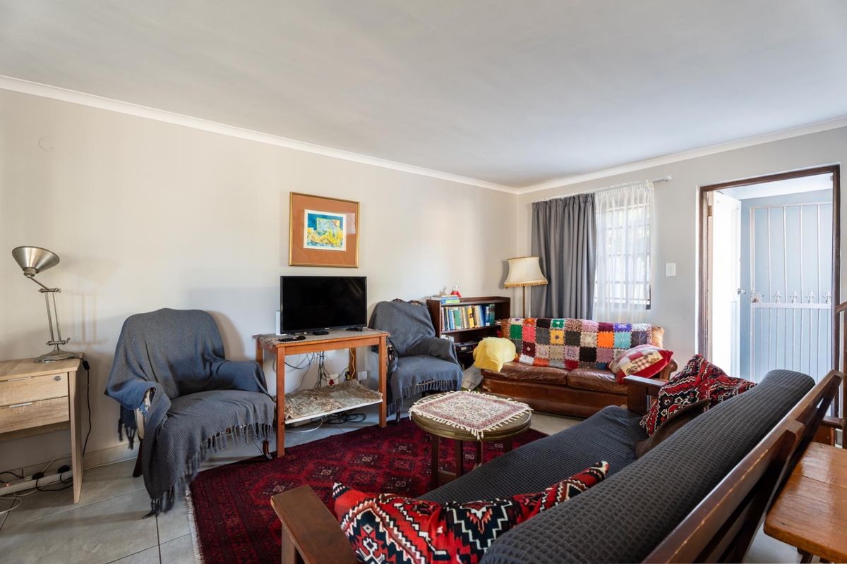3 bed, 3 Bath open-plan gem, with income potential or ideal for guests - Photo 4
