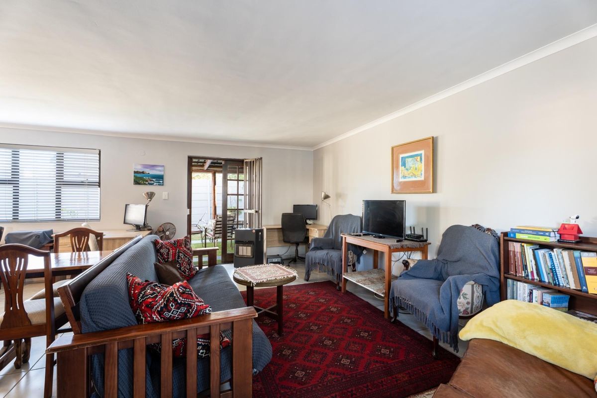 3 bed, 3 Bath open-plan gem, with income potential or ideal for guests - Photo 3