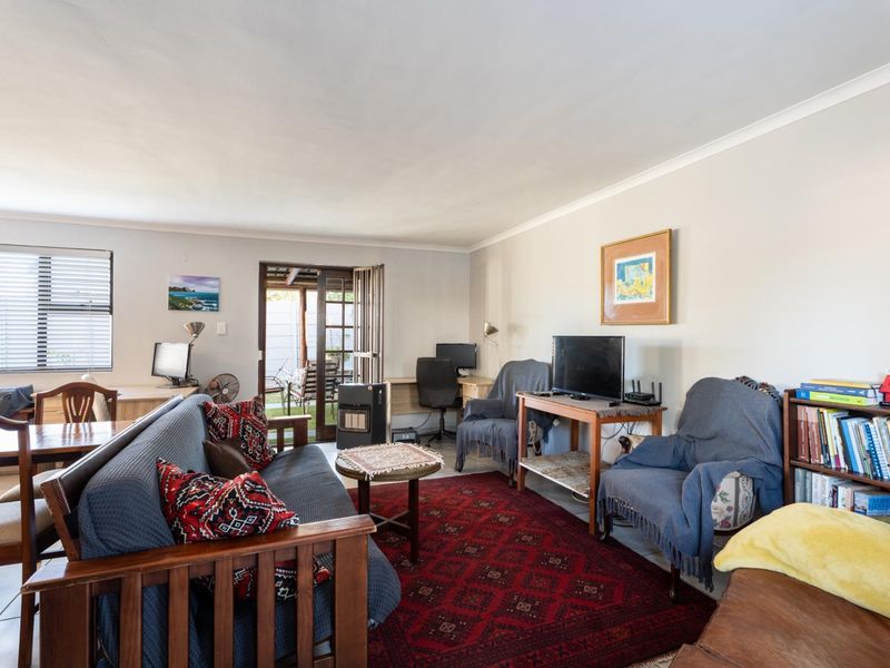 3 bed, 3 Bath open-plan gem, with income potential or ideal for guests - Photo 3