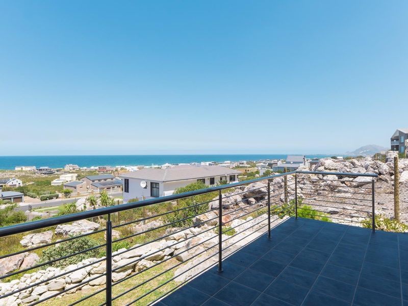 Secure Bachelor Unit with Private Garage Sunny Seas, Bettys Bay - Photo 7