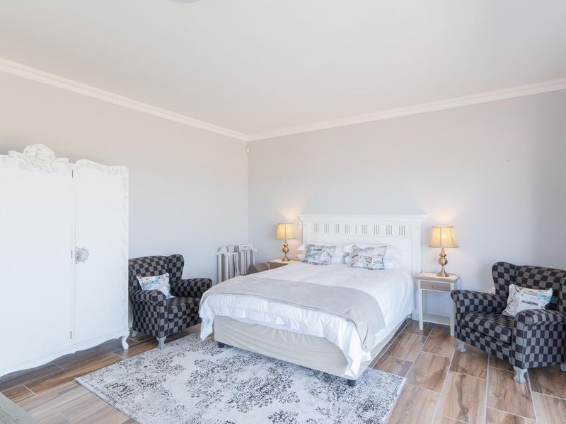 Secure Bachelor Unit with Private Garage Sunny Seas, Bettys Bay - Photo 3