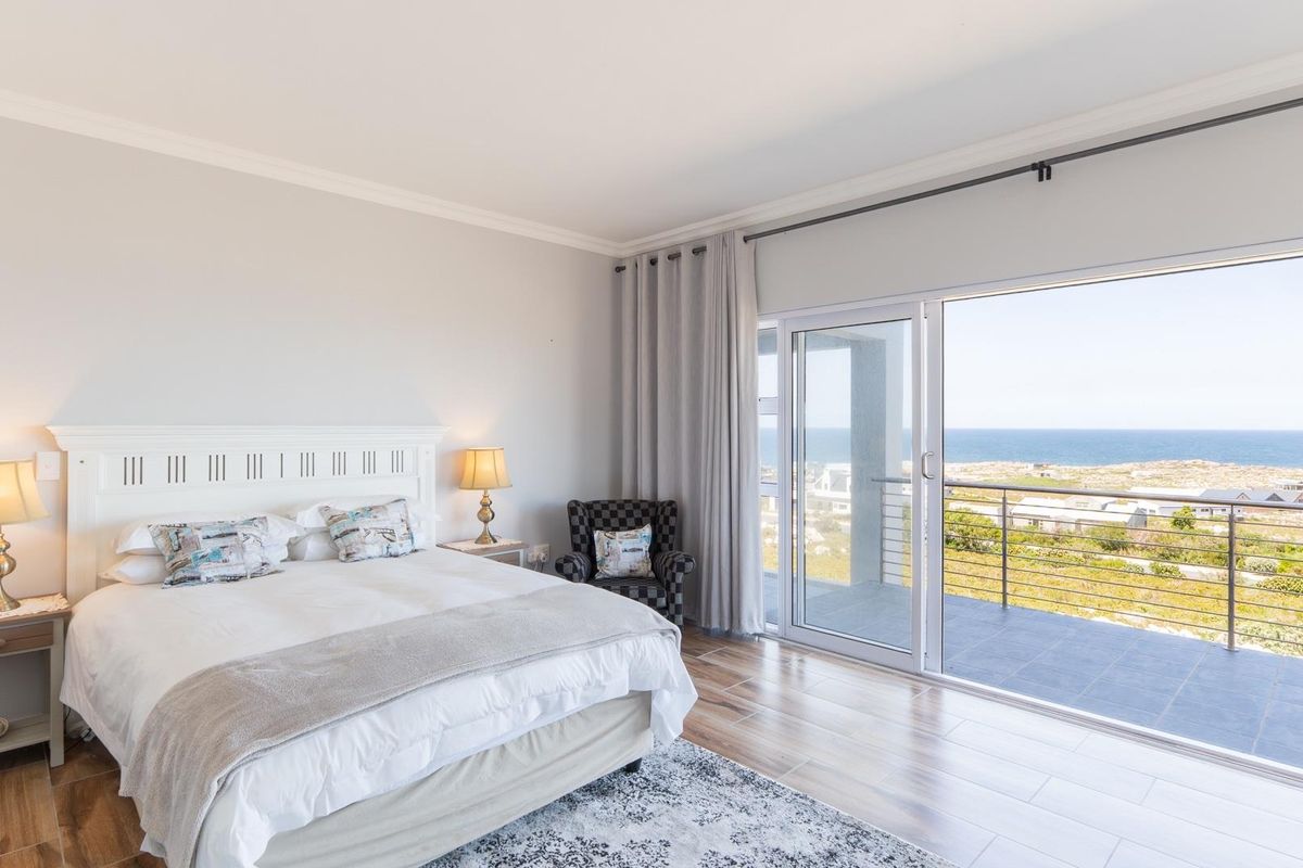 Secure Bachelor Unit with Private Garage Sunny Seas, Bettys Bay - Photo 4