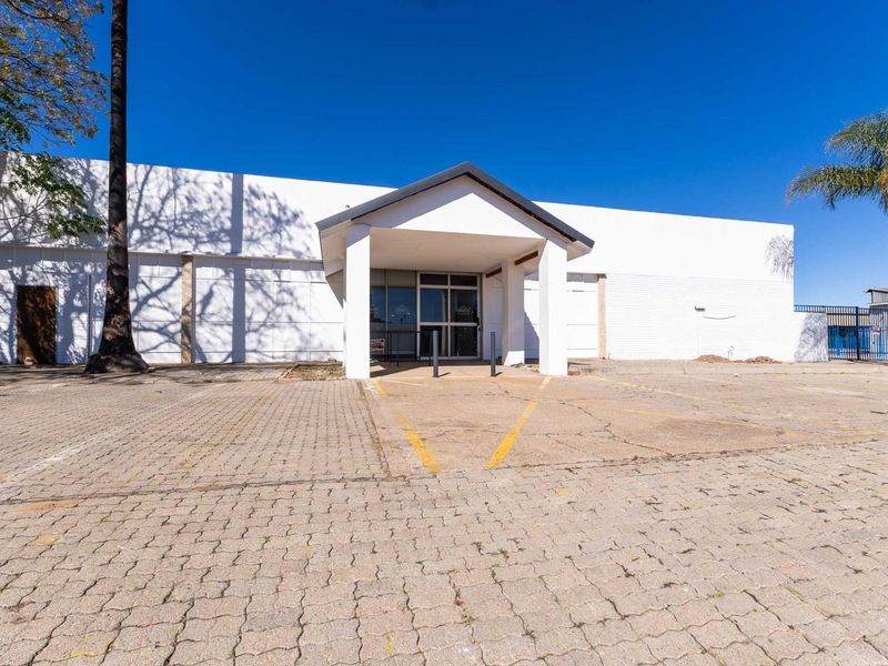 Prime Industrial Distribution Centre with Exceptional Exposure - Photo 1