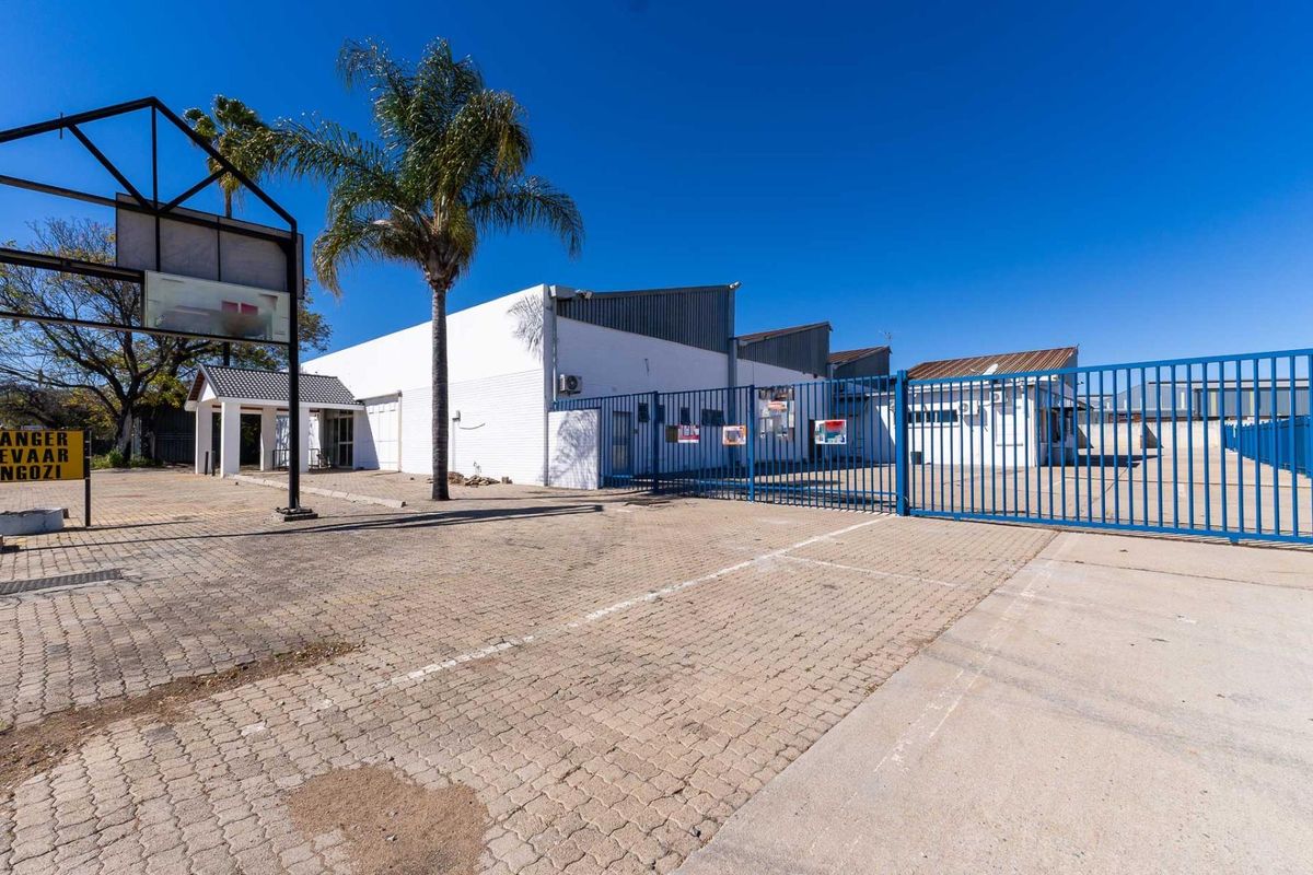 Prime Industrial Distribution Centre with Exceptional Exposure - Photo 4