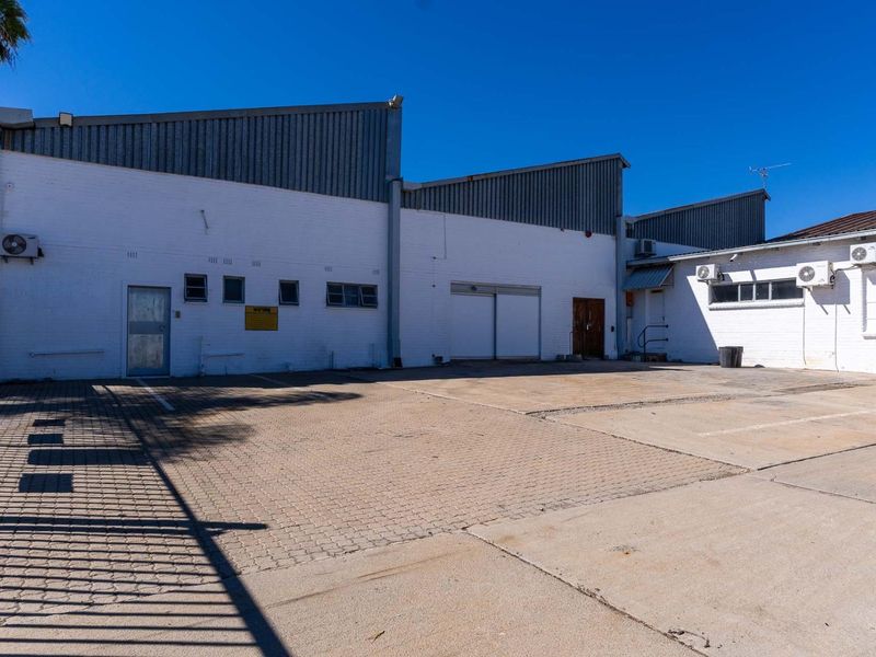 Prime Industrial Distribution Centre with Exceptional Exposure - Photo 6