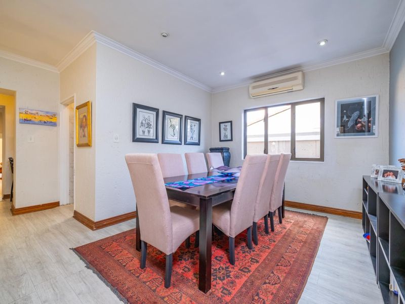 Single Storey Family Home with Pool in Boutique Pine Slopes Estate - Photo 9