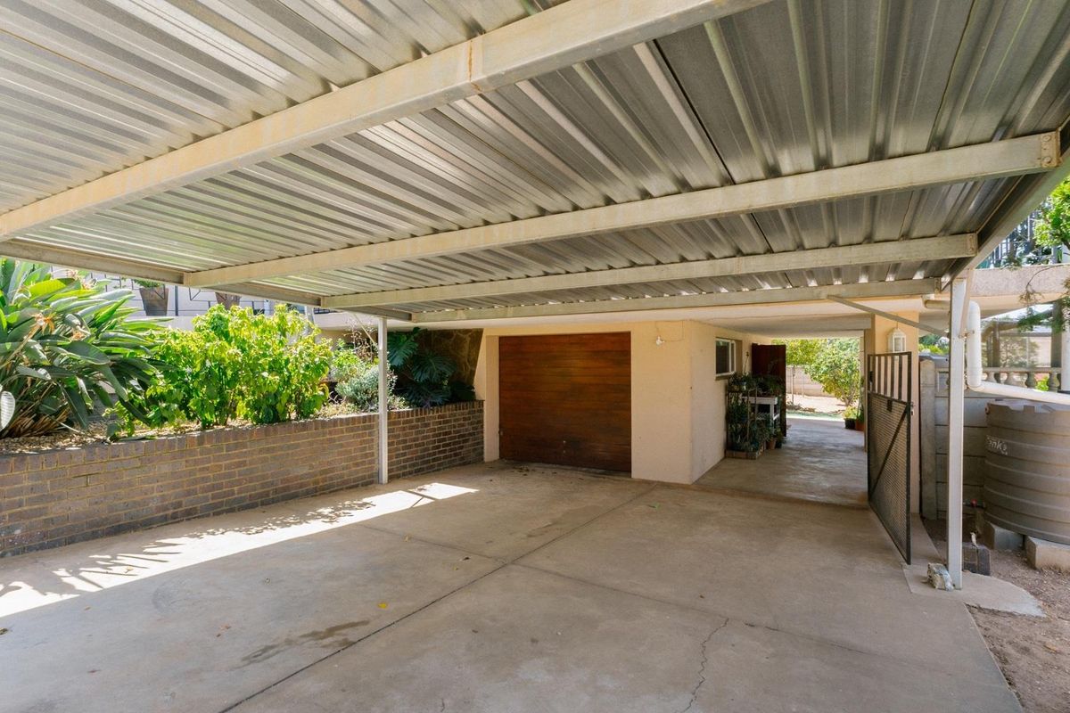 Practical, Solid 3-Bedroom Family Home with Office and Solar - Moorreesburg - Photo 5
