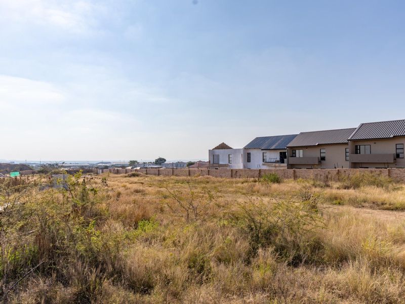 Developers look Closely... Big stand available in Bendor Ext 104 - Photo 4