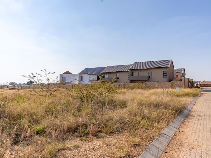 Developers look Closely... Big stand available in Bendor Ext 104 - Photo 5