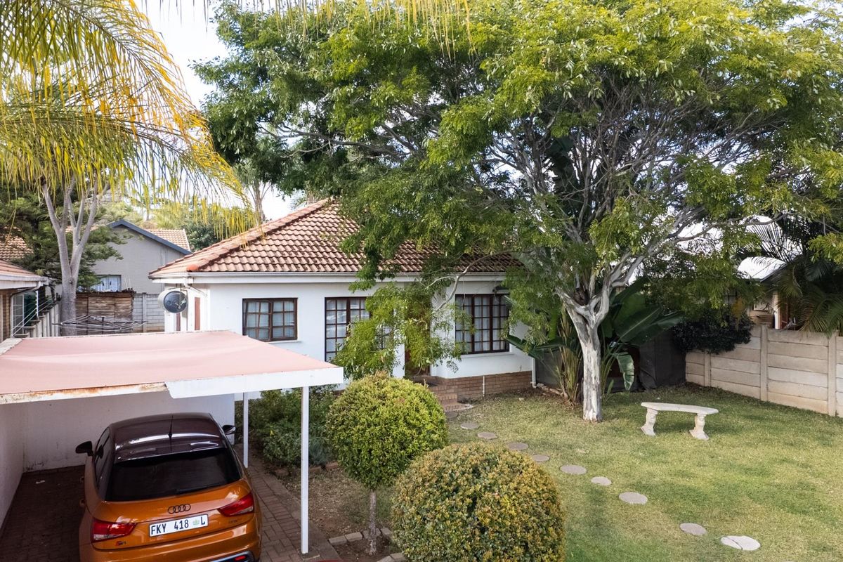 2 Bedroom Home in Popular Bendor Estate! - Photo 3