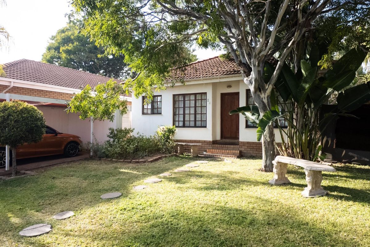 2 Bedroom Home in Popular Bendor Estate! - Photo 4