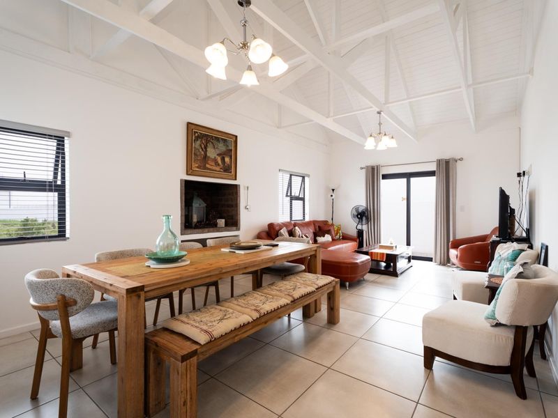 Stylish 3 Bedroom Home with 3 Bathrooms and Beach Access in Atlantic Sands Private Estate, Laaiplek - Photo 6