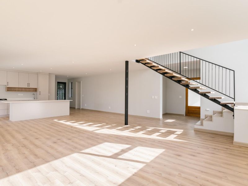 For the Entertainers and the Socialites - Expansive New Build in Lagoonside Suburb - Photo 8
