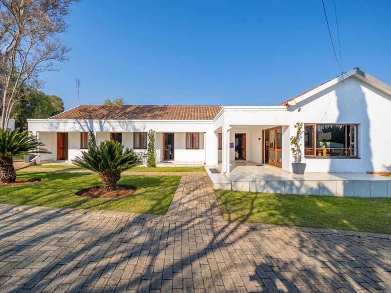 Established 12 Suite Guest House | Proven Hospitality Business | Flamwood, Klerksdorp - Photo 1