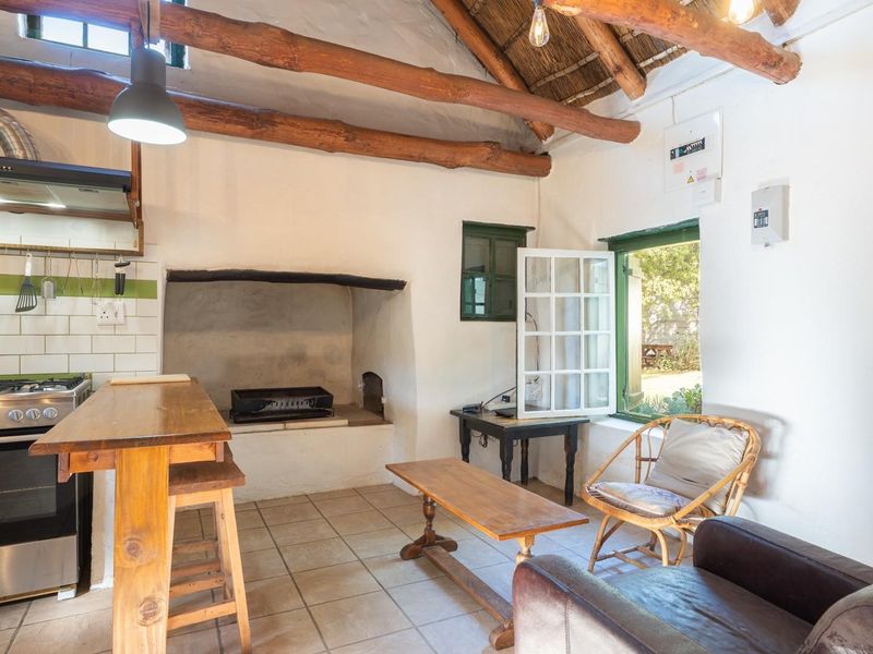 Charming McGregor Cottage - Photo 10