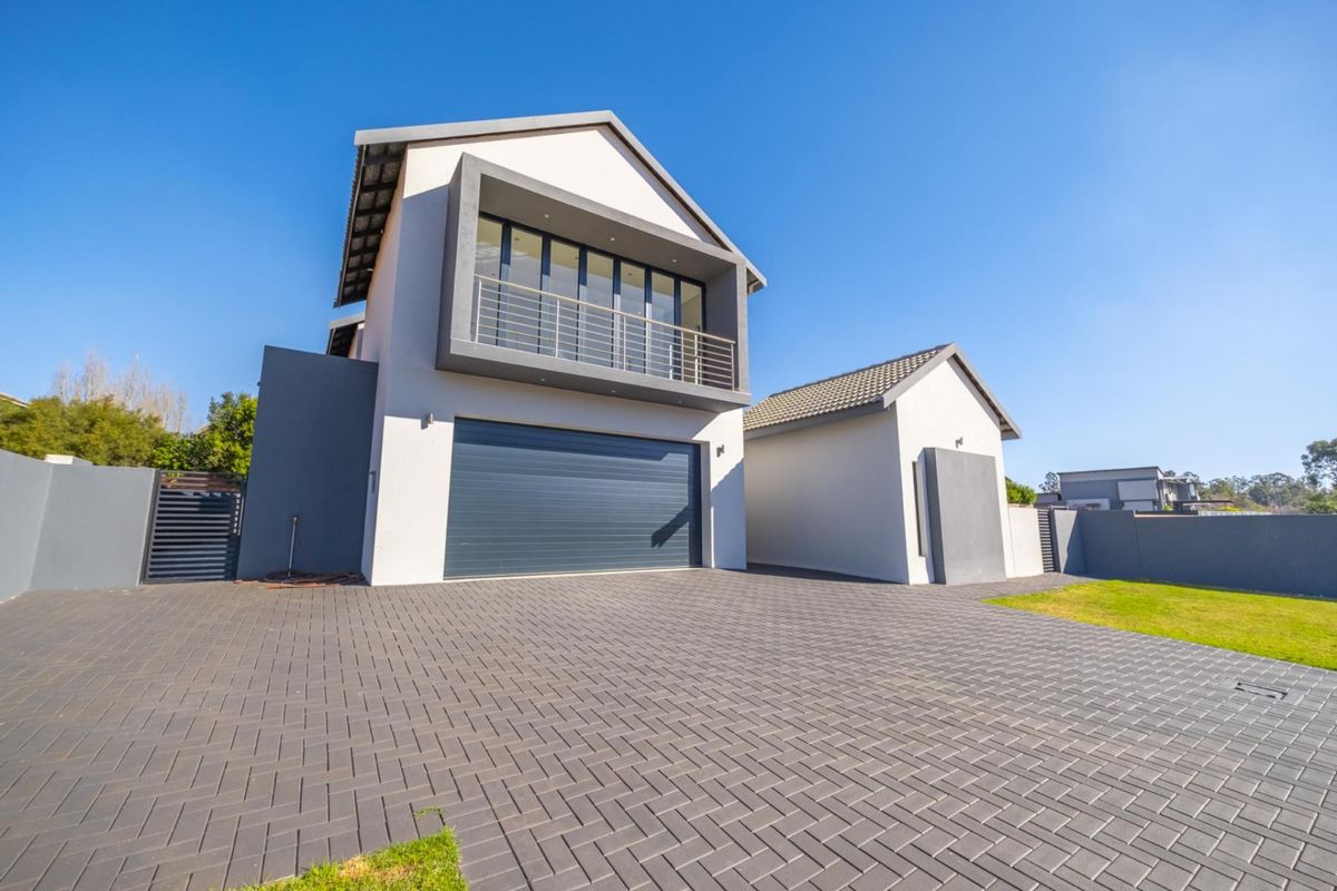 Brand New Luxury Family Home in Eldo Village Estate - Photo 2