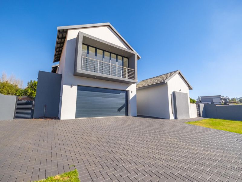 Brand New Luxury Family Home in Eldo Village Estate - Photo 2