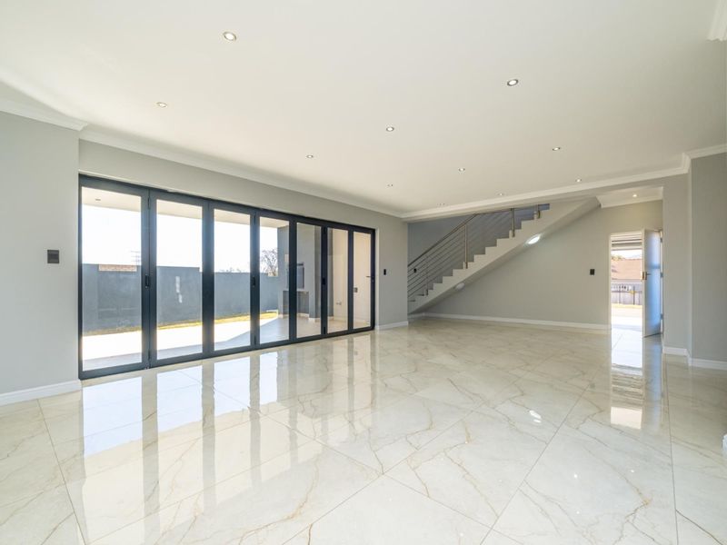 Brand New Luxury Family Home in Eldo Village Estate - Photo 9