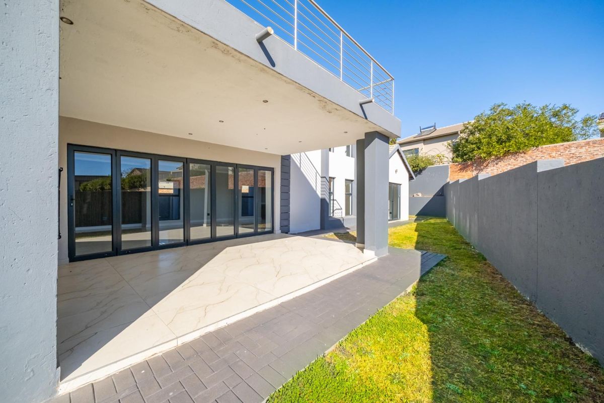 Brand New Luxury Family Home in Eldo Village Estate - Photo 4