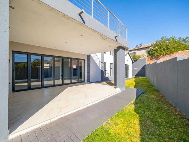 Brand New Luxury Family Home in Eldo Village Estate - Photo 4
