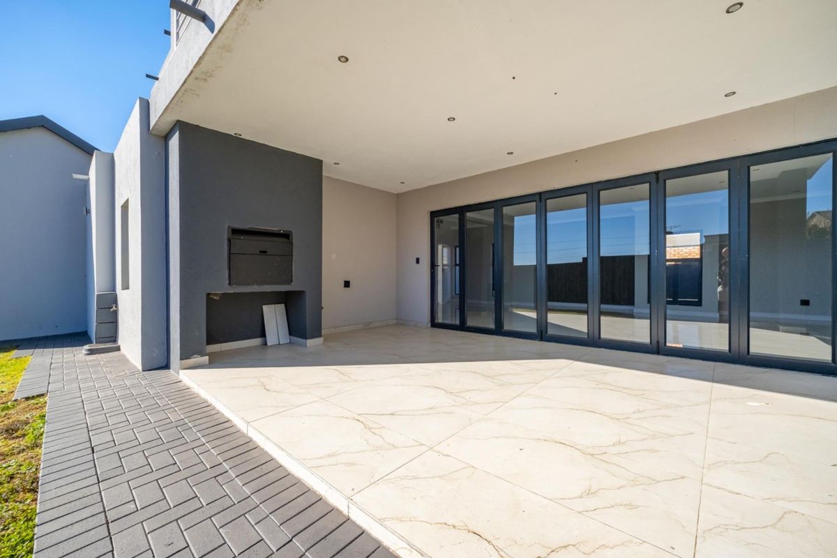 Brand New Luxury Family Home in Eldo Village Estate - Photo 5