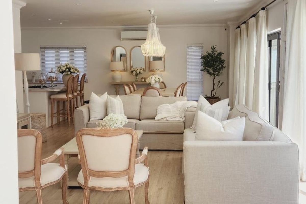 Designer Family Home with Exceptional Finishes in Broadacres Country Estate - Photo 5