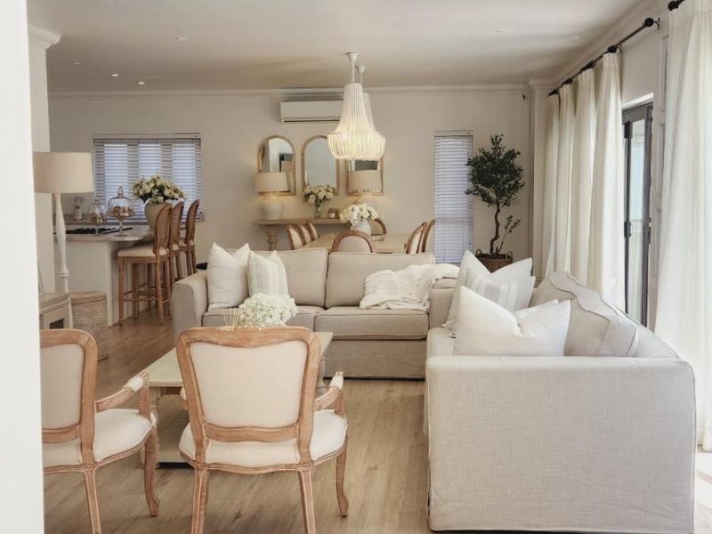 Designer Family Home with Exceptional Finishes in Broadacres Country Estate - Photo 5