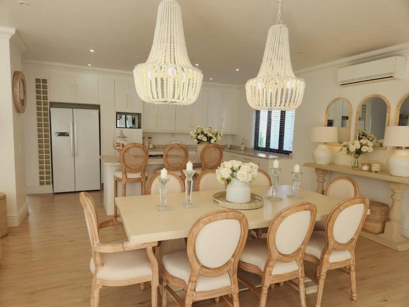Designer Family Home with Exceptional Finishes in Broadacres Country Estate - Photo 2