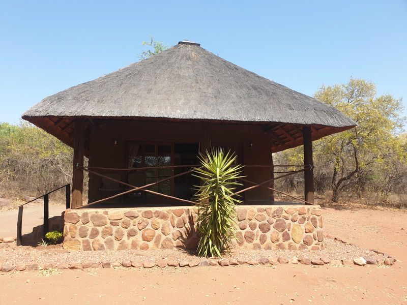Breathtaking 2,000 ha Game Farm with Luxury Lodge, Abundant Wildlife and Spectacular Mountain Views - Photo 10