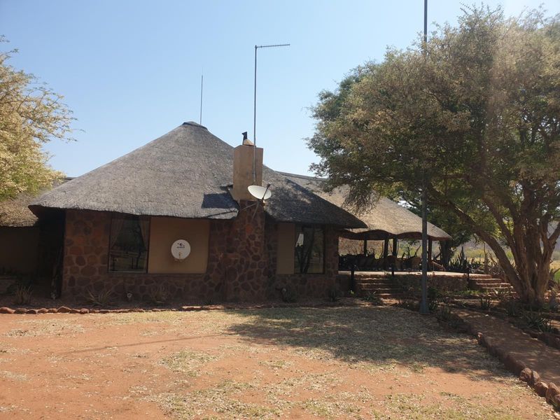 Breathtaking 2,000 ha Game Farm with Luxury Lodge, Abundant Wildlife and Spectacular Mountain Views - Photo 8