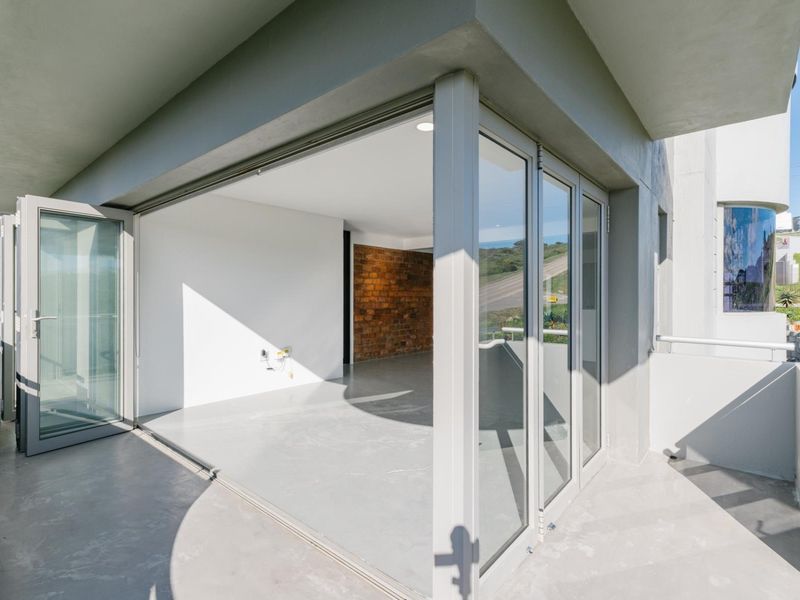 Exclusive Luxury 2-Bedroom Penthouse with Private Rooftop Pool and Sea Views - Photo 9