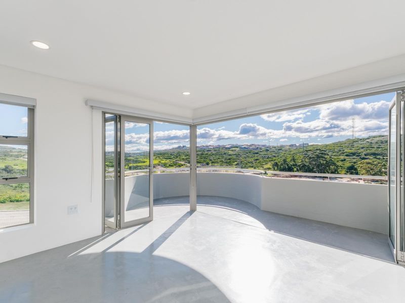 Exclusive Luxury 2-Bedroom Penthouse with Private Rooftop Pool and Sea Views - Photo 7