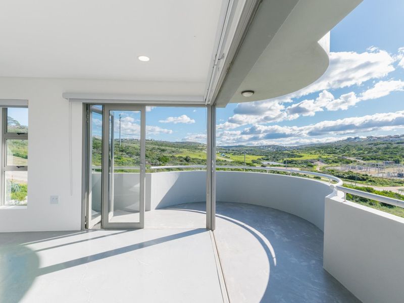 Exclusive Luxury 2-Bedroom Penthouse with Private Rooftop Pool and Sea Views - Photo 8