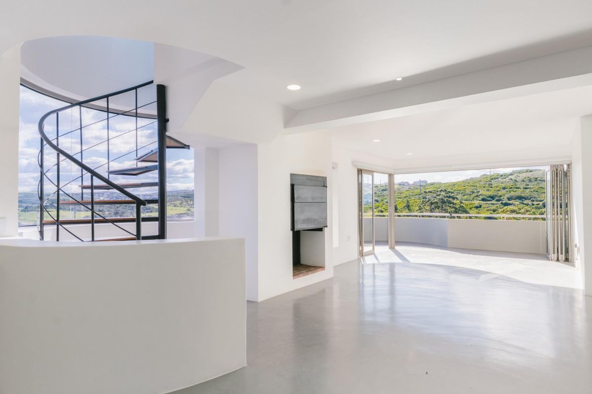 Exclusive Luxury 2-Bedroom Penthouse with Private Rooftop Pool and Sea Views - Photo 2