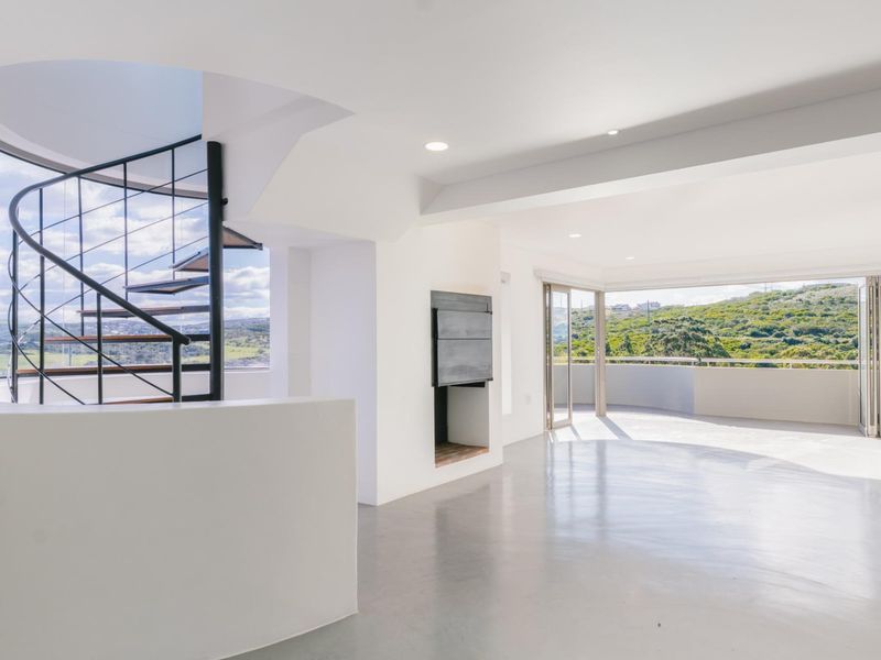 Exclusive Luxury 2-Bedroom Penthouse with Private Rooftop Pool and Sea Views - Photo 2