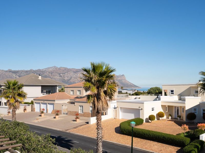 Embrace fine living inside a world class golf estate! - Photo 5