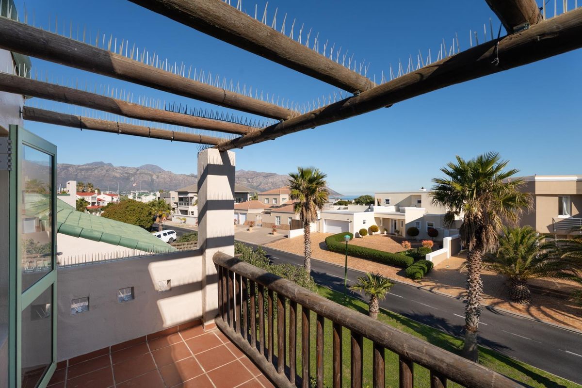 Embrace fine living inside a world class golf estate! - Photo 4