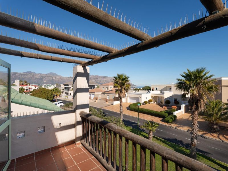 Embrace fine living inside a world class golf estate! - Photo 4