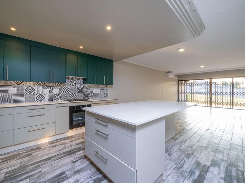 Newly Renovated 2 Bedroom Ground Floor Unit in Lonehill | Transfer and Bond Registration Costs Inclu - Photo 10