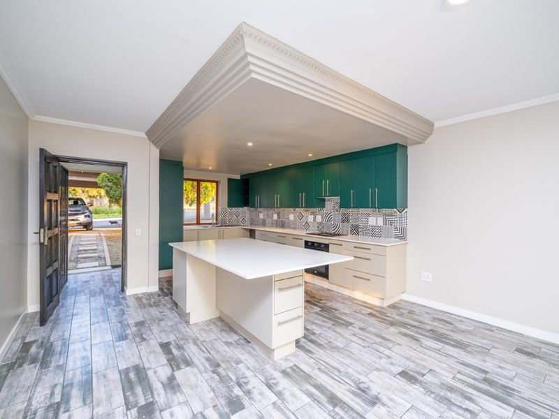 Newly Renovated 2 Bedroom Ground Floor Unit in Lonehill | Transfer and Bond Registration Costs Inclu - Photo 8